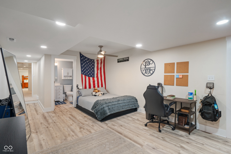 Listing Image 76