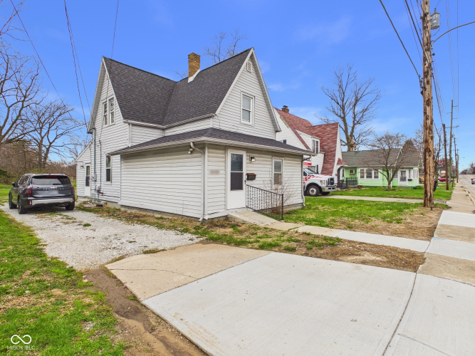 Listing Image 4
