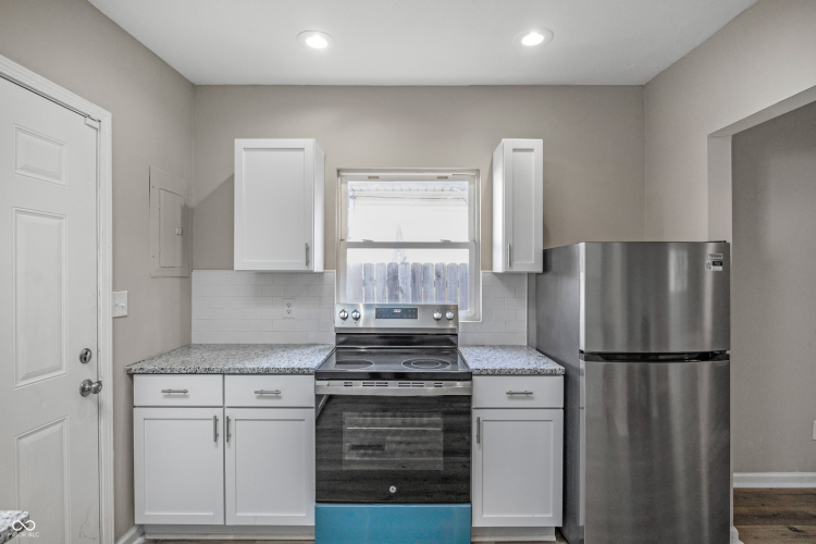 Listing Image 7