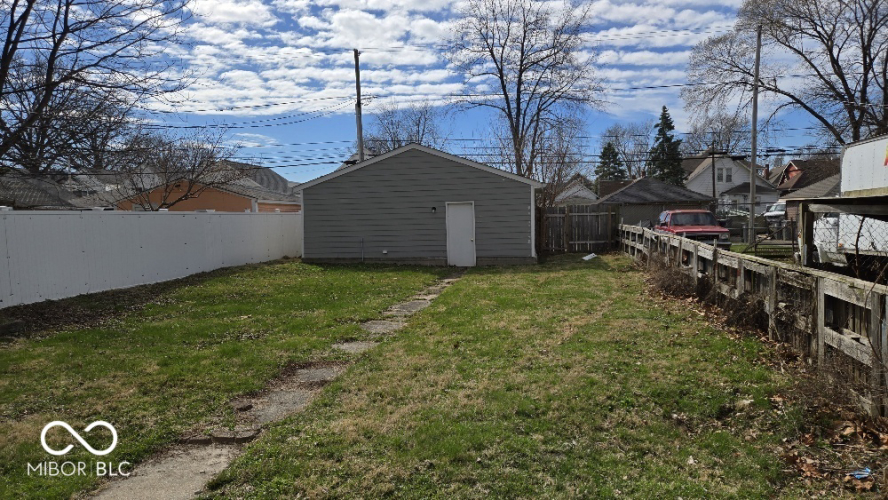Listing Image 4