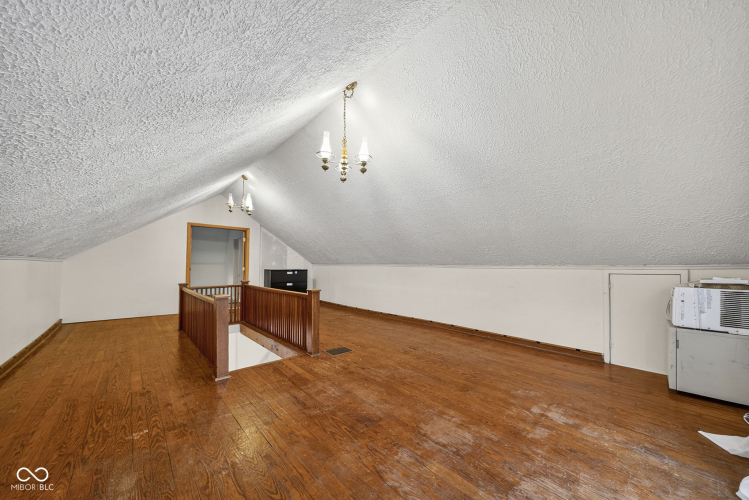 Listing Image 38