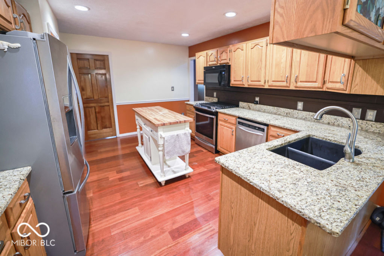 Listing Image 12