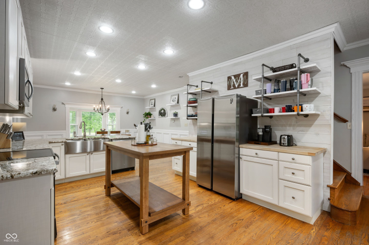 Listing Image 12
