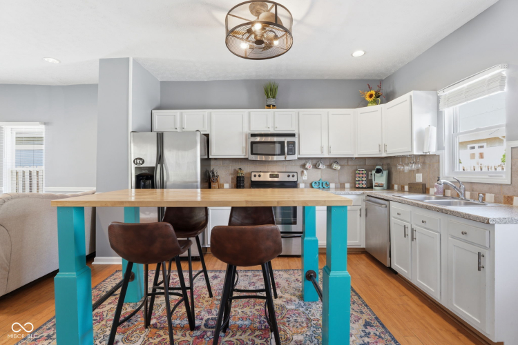 Listing Image 10