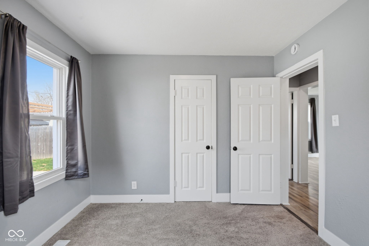 Listing Image 8