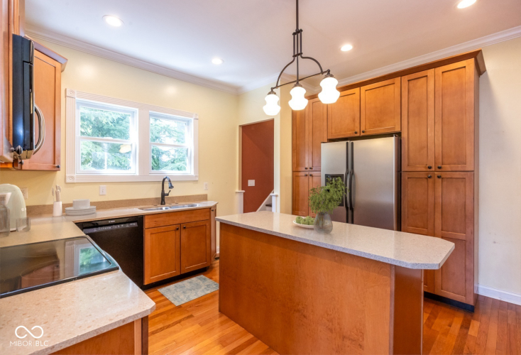 Listing Image 9