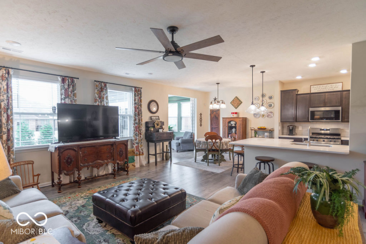 Listing Image 14