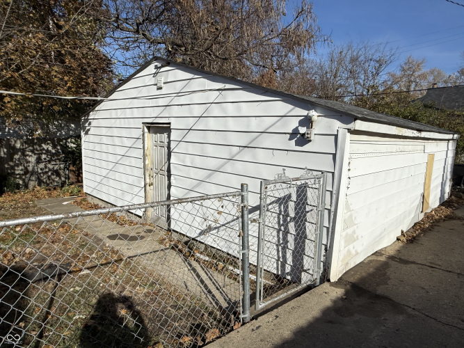 Listing Image 12