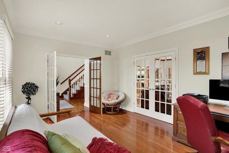 Listing Image 11
