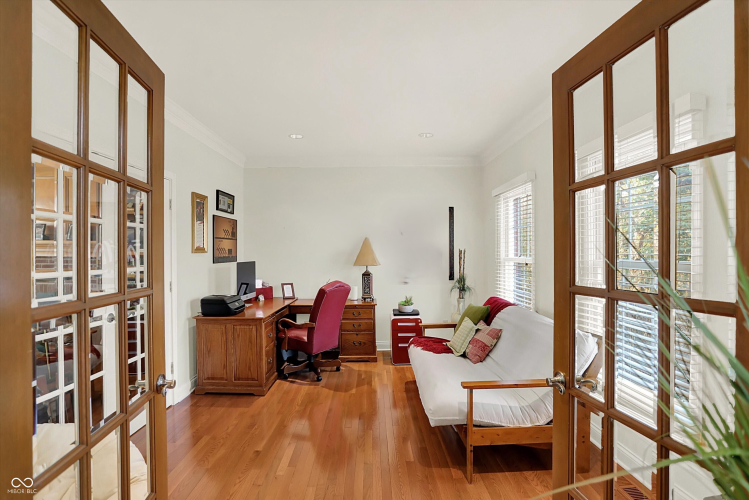Listing Image 12