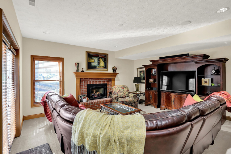 Listing Image 79