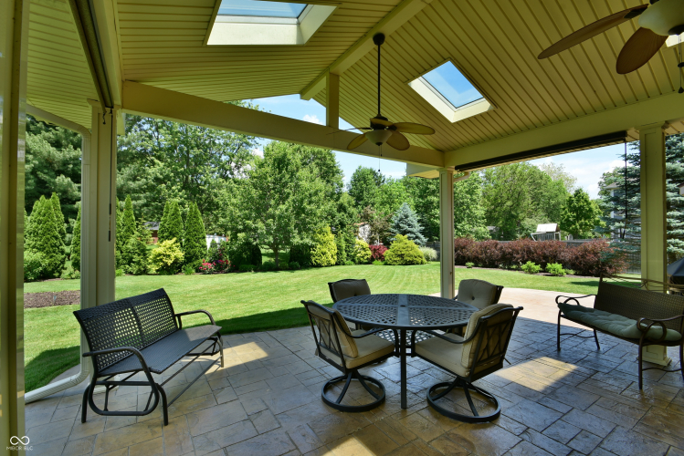 Listing Image 10