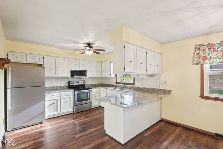 Listing Image 6