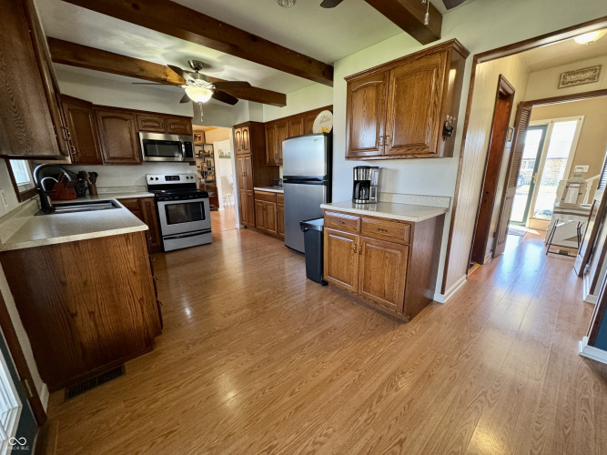 Listing Image 6