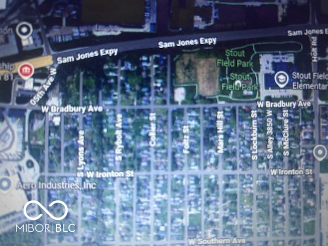 Listing Image 4