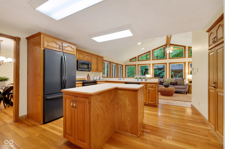 Listing Image 8
