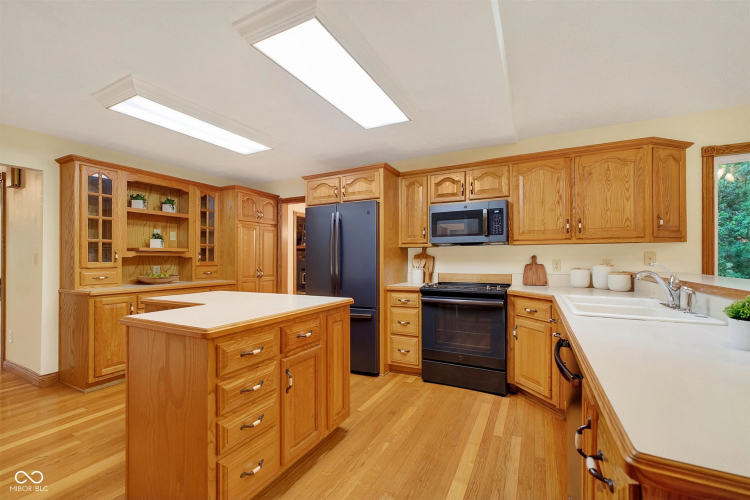 Listing Image 9