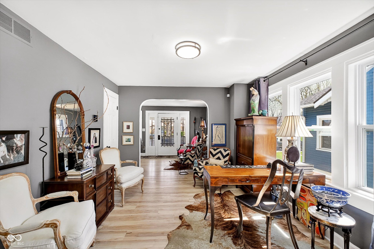 Listing Image 11
