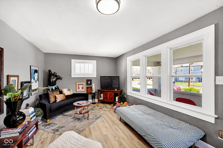 Listing Image 7
