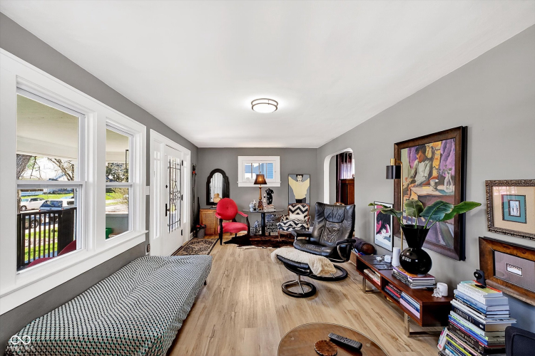 Listing Image 8