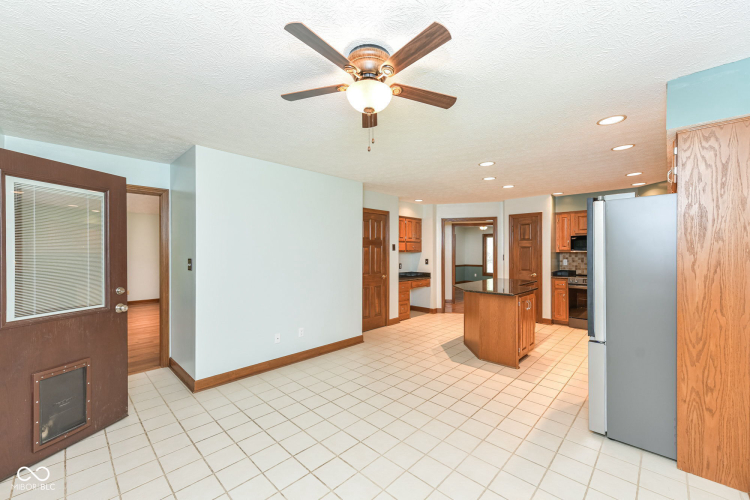 Listing Image 17