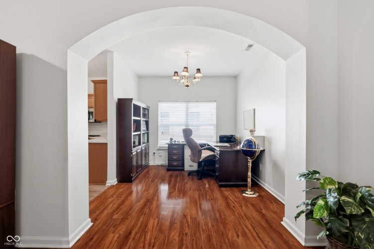 Listing Image 14