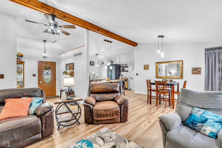 Listing Image 12