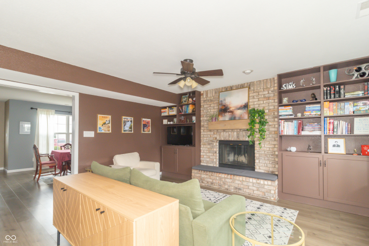 Listing Image 6