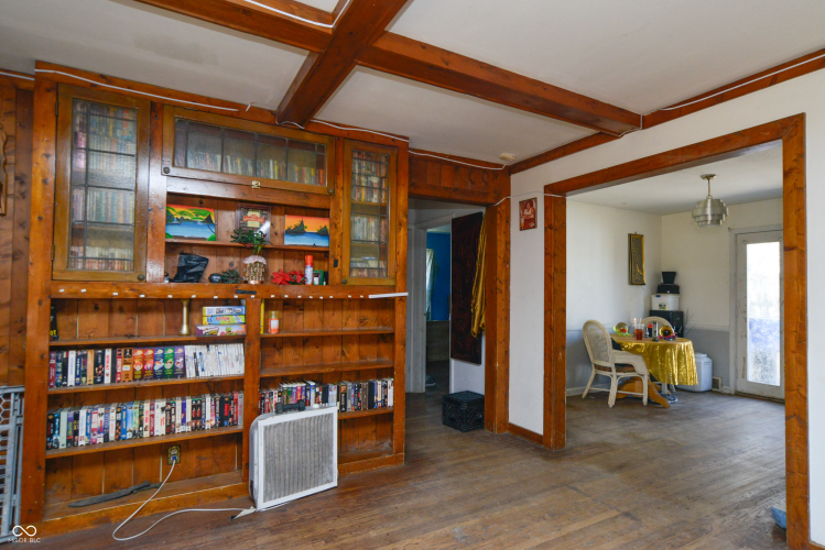 Listing Image 9