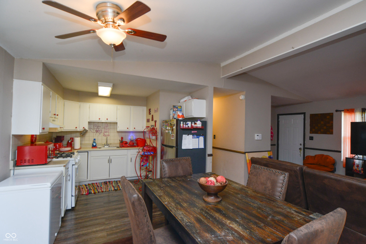 Listing Image 8