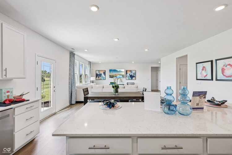 Listing Image 14