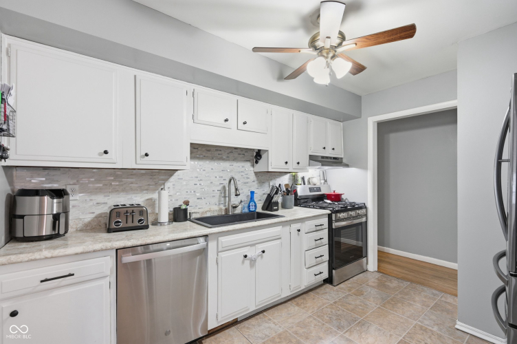 Listing Image 11