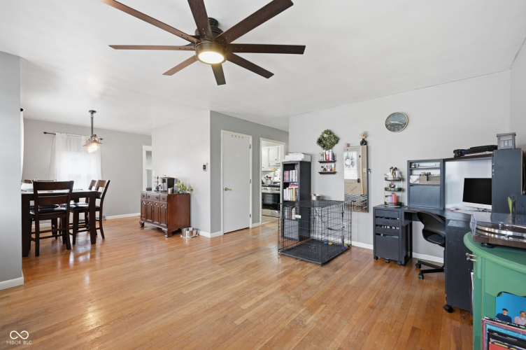 Listing Image 6