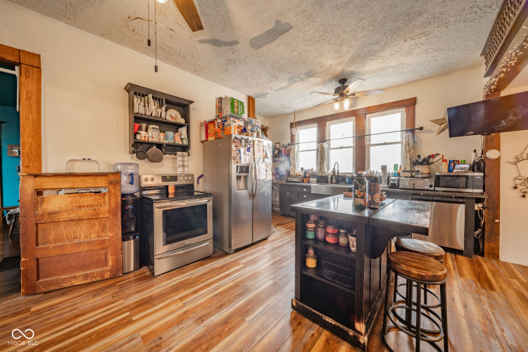 Listing Image 10