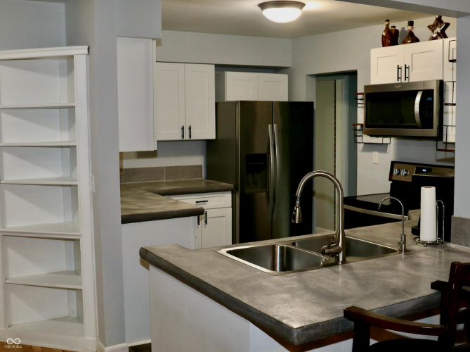 Listing Image 12