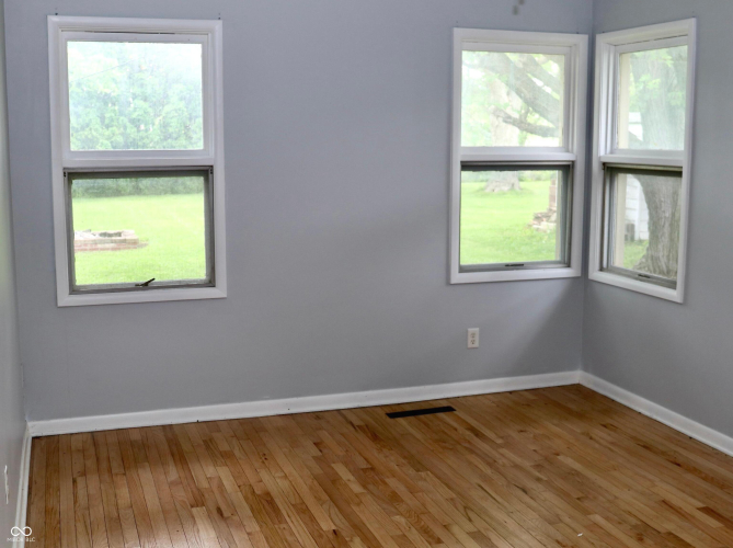 Listing Image 20