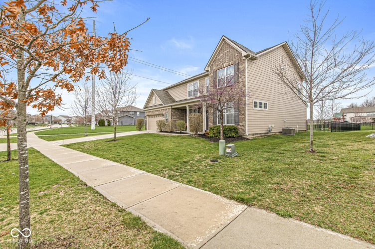 Listing Image 5