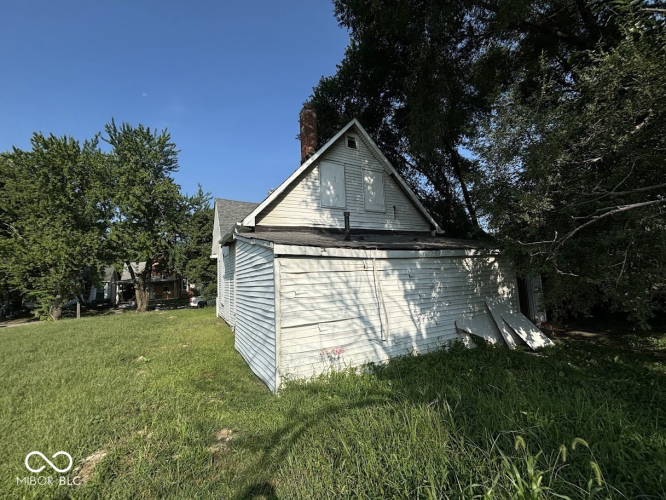 Listing Image 3