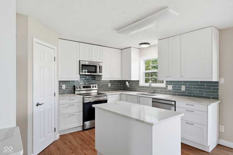 Listing Image 9