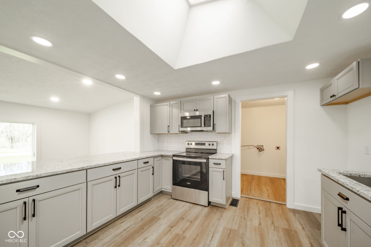 Listing Image 13