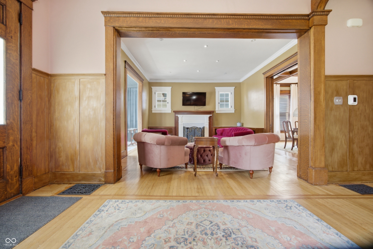 Listing Image 9
