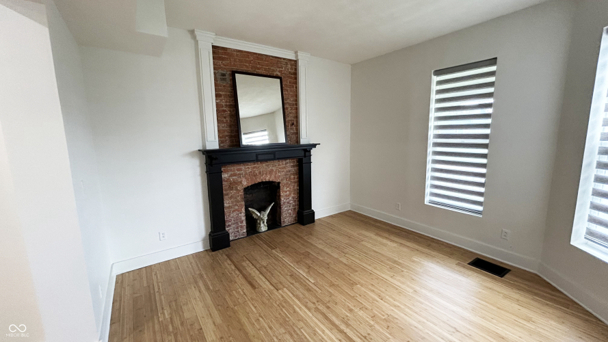 Listing Image 17