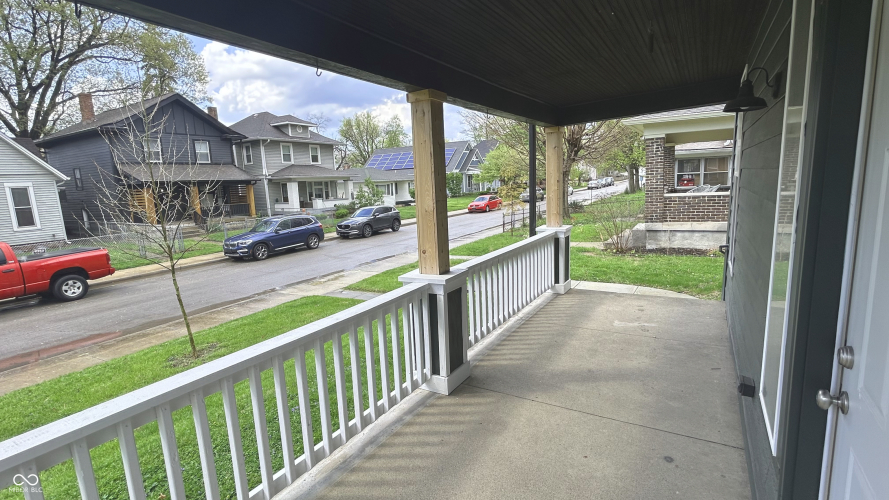 Listing Image 3