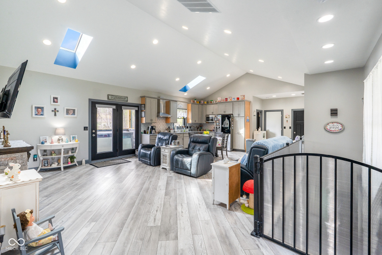 Listing Image 11