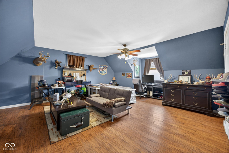 Listing Image 19