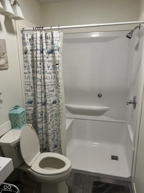 Listing Image 5