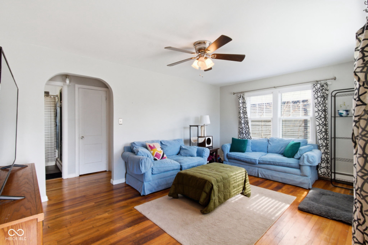 Listing Image 5