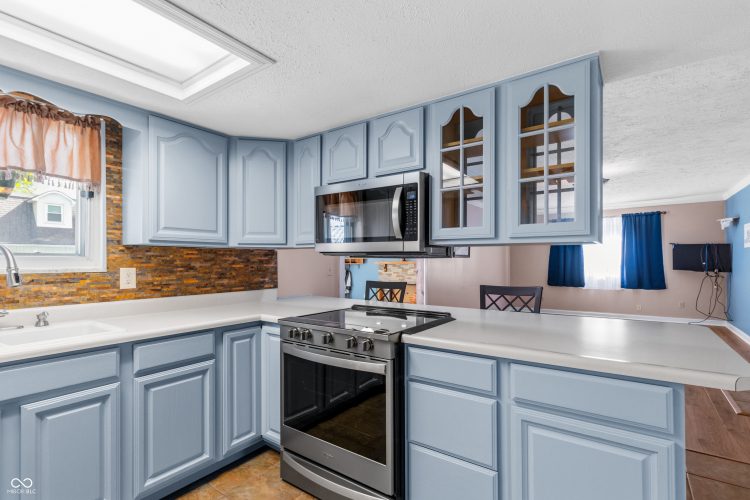Listing Image 12