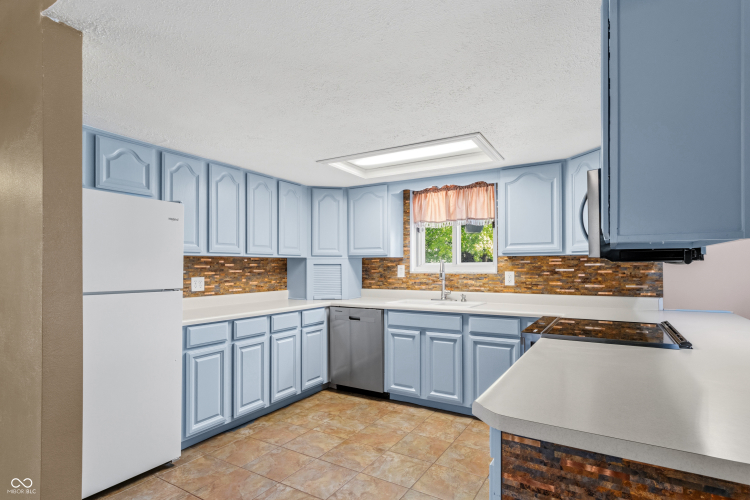 Listing Image 13