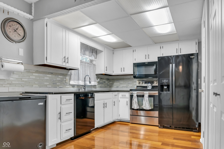 Listing Image 13